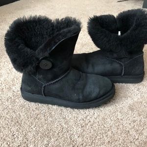 Black bailey button uggs